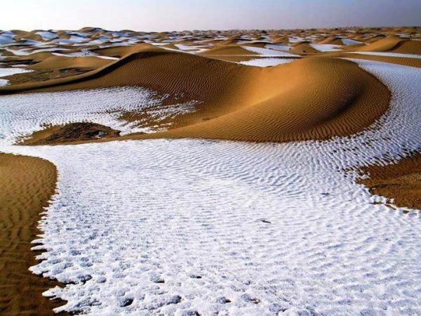 Climat : de la neige sur les dunes de Sahara