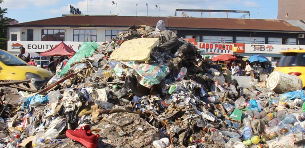 Salubrité : Usage et détention des sachets plastiques  à Kinshasa, Ngobila instaure des amendes allant jusqu’à 50 millions des francs congolais