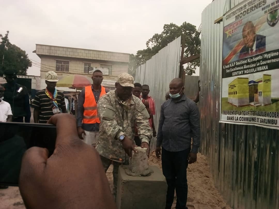 Assainissement : Pose de la première pierre pour la construction des latrines publiques à Barumbu