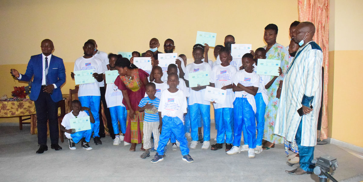 Développement durable : 17 certificats de formation décernés aux enfants orphelins de Kimbanseke