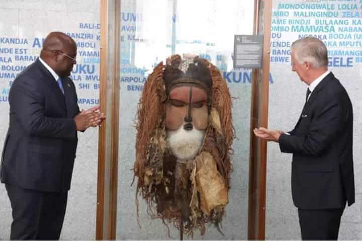 Tourisme : Quand le masque Kakuungu remis par le roi des belges fait polémique à Kinshasa 