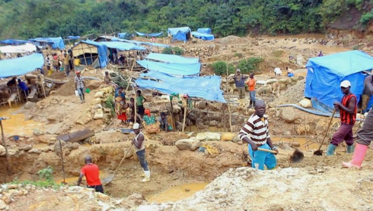 Mines : Dénonciation de l’exploitation artisanale illicite des ressources naturelles par des étrangers