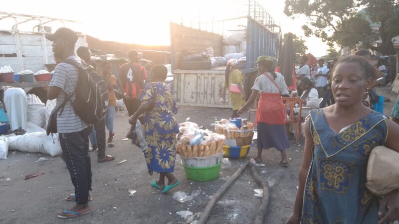 Environnement : L’avenue Masimanimba, dans la Commune de Kasa Vubu, théâtre d’un commerce désordonné