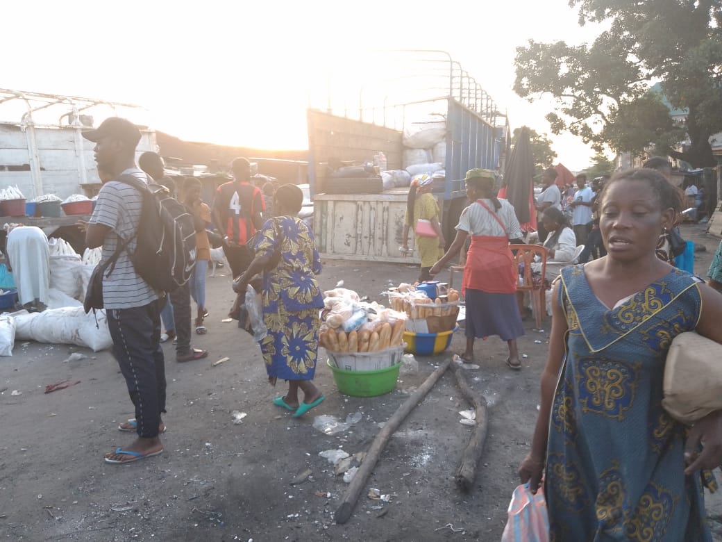 Environnement : L’avenue Masimanimba, dans la Commune de Kasa Vubu, théâtre d’un commerce désordonné
