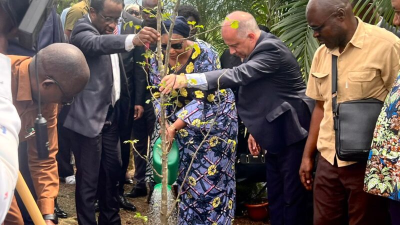 Environnement : Eve Bazaiba sanctuarise la baie de Ngaliema pour protéger l’Homme, les écosystèmes et la biodiversité à Kinshasa
