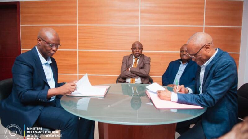 Santé : Signature d’un mémorandum d’entente entre le Ministère de la santé et l&rsquo;Université de Kinshasa pour renforcer le système de santé en RDC