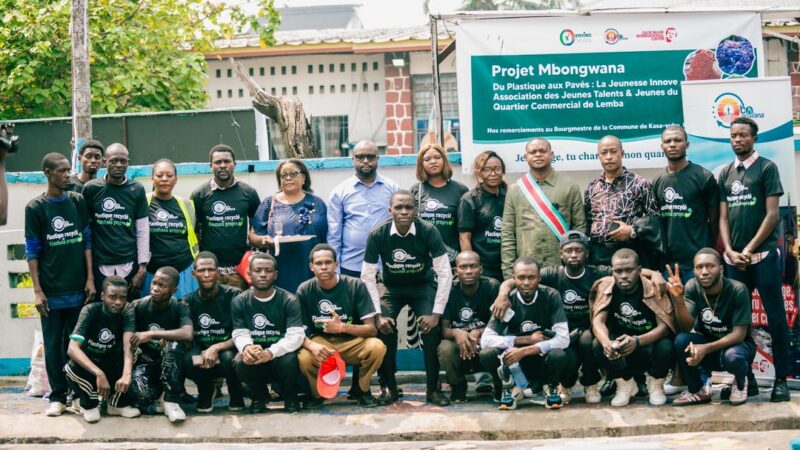 Salubrité : Projet Mbangwana, Environews RDC octroie 2 500 pavés écologiques à la commune de Kasa Vubu
